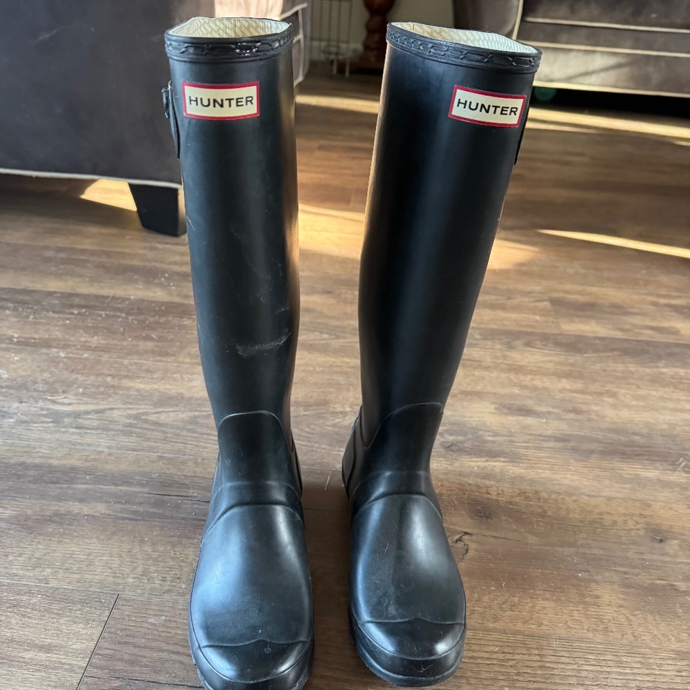 Hunter black knee boots